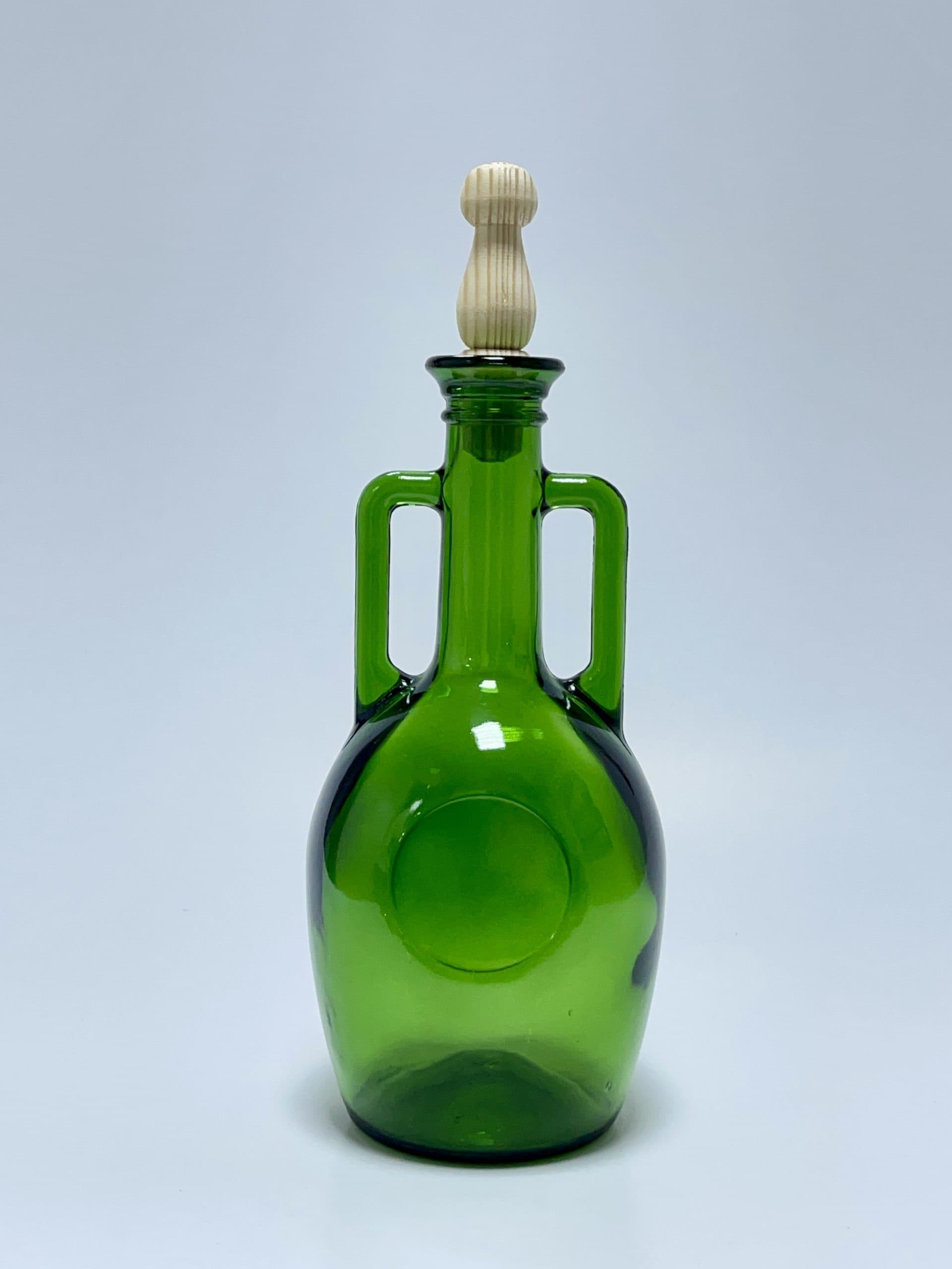 Bouteille vintage en verre vert style amphore vue 3